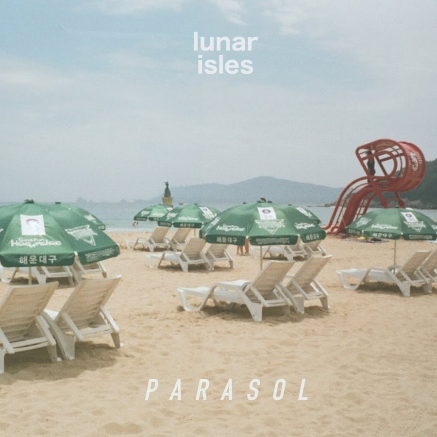Portada del nuevo álbum de Lunar Isles, Parasol.
Publicado el 21 de junio de 2024.  